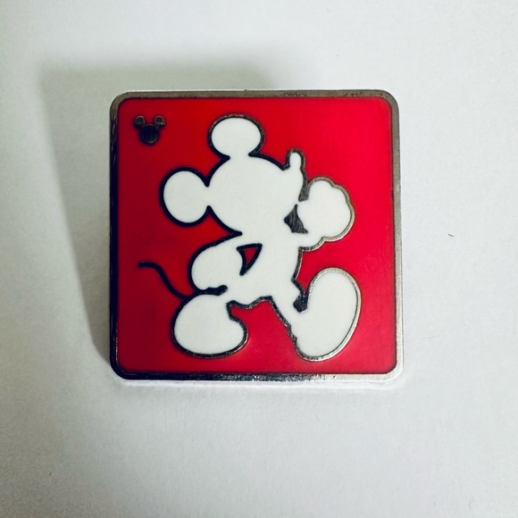 DISNEY MICKEY MOUSE HIDDEN MICKEY PIN - Picture 2 of 3